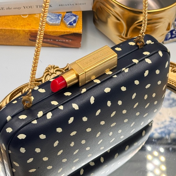 🆕 LULU GUINNESS 🧿 NWOT Carrie Box Clutch with Lipstick Fastening, Lips Print - Picture 6 of 15